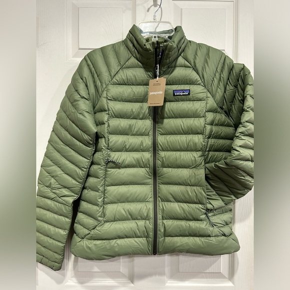 Patagonia Women’s XL Down Sweater Puffer Jacket Terrain Green NWT Puff - Picture 1 of 11